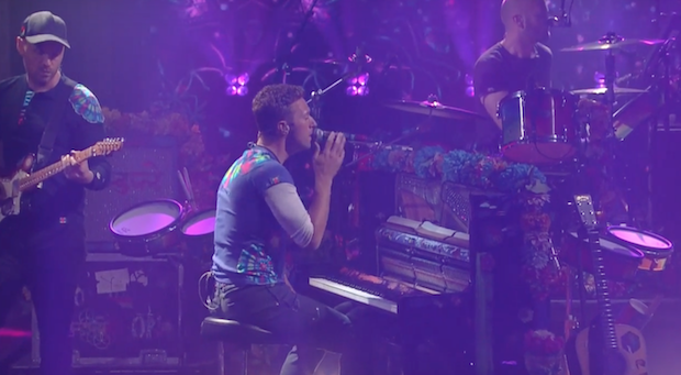 Coldplay se presenta en ‘The Late Show With Stephen Colbert’