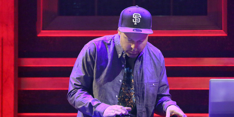 Escucha “The Sideshow” lo nuevo de DJ Shadow