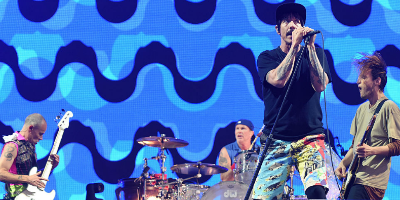 Red Hot Chili Peppers comparten su nueva canción “We Turn Red”