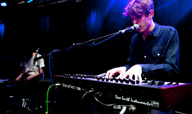 Ve a James Blake interpretar ‘My Willing Heart’ en la tv.