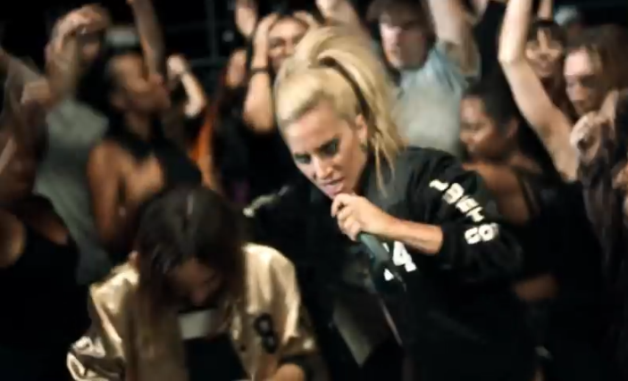 Kevin Parker aparece en el nuevo videoclip de Lady Gaga