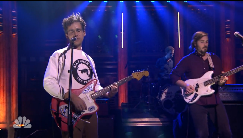 Ve a Parquet Courts tocar “Human Performance” con Jimmy Fallon