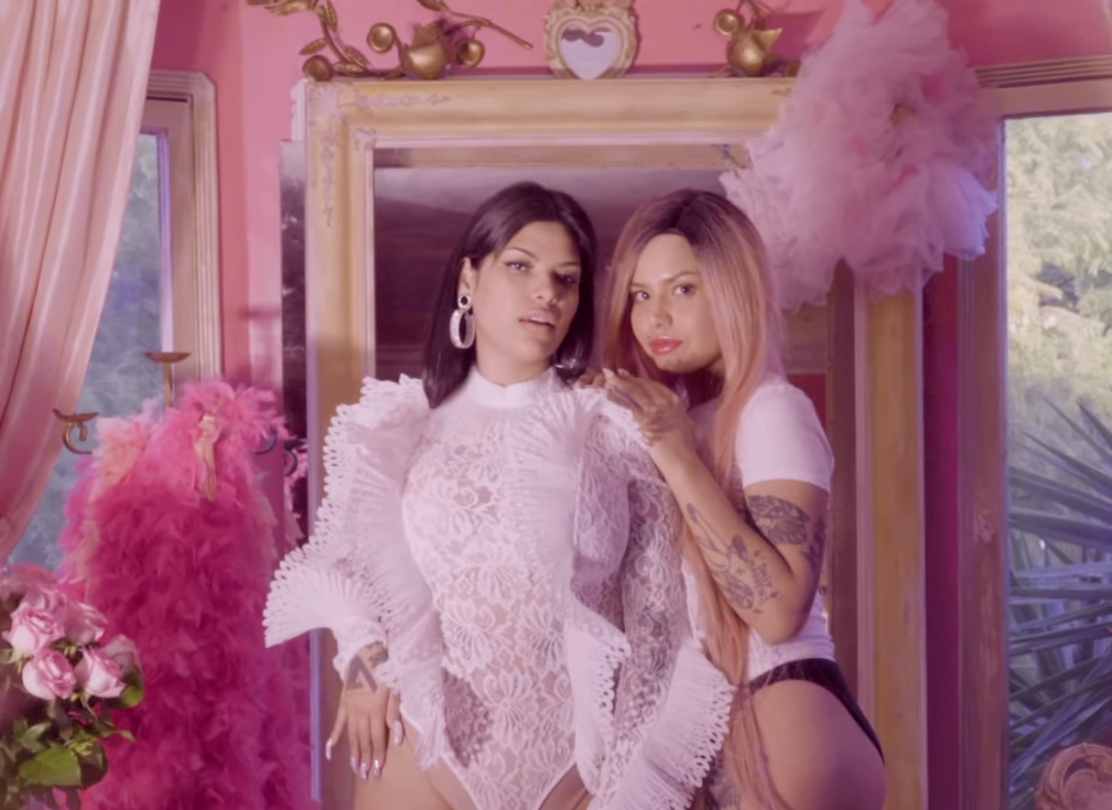 Tomasa del Real y Ms. Nina. juntas en el video «Y Dime».