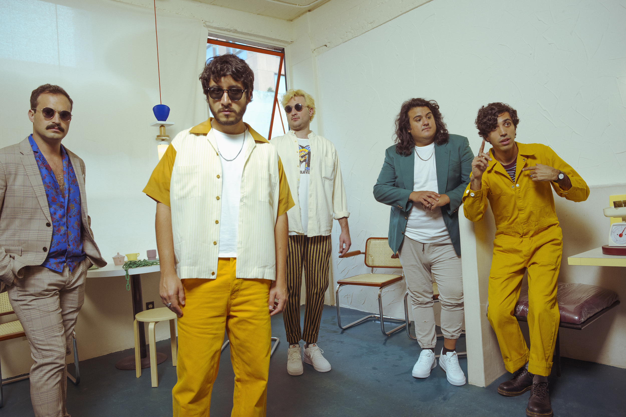 Little Jesus Presenta su nuevo sencillo «Disco de Oro»