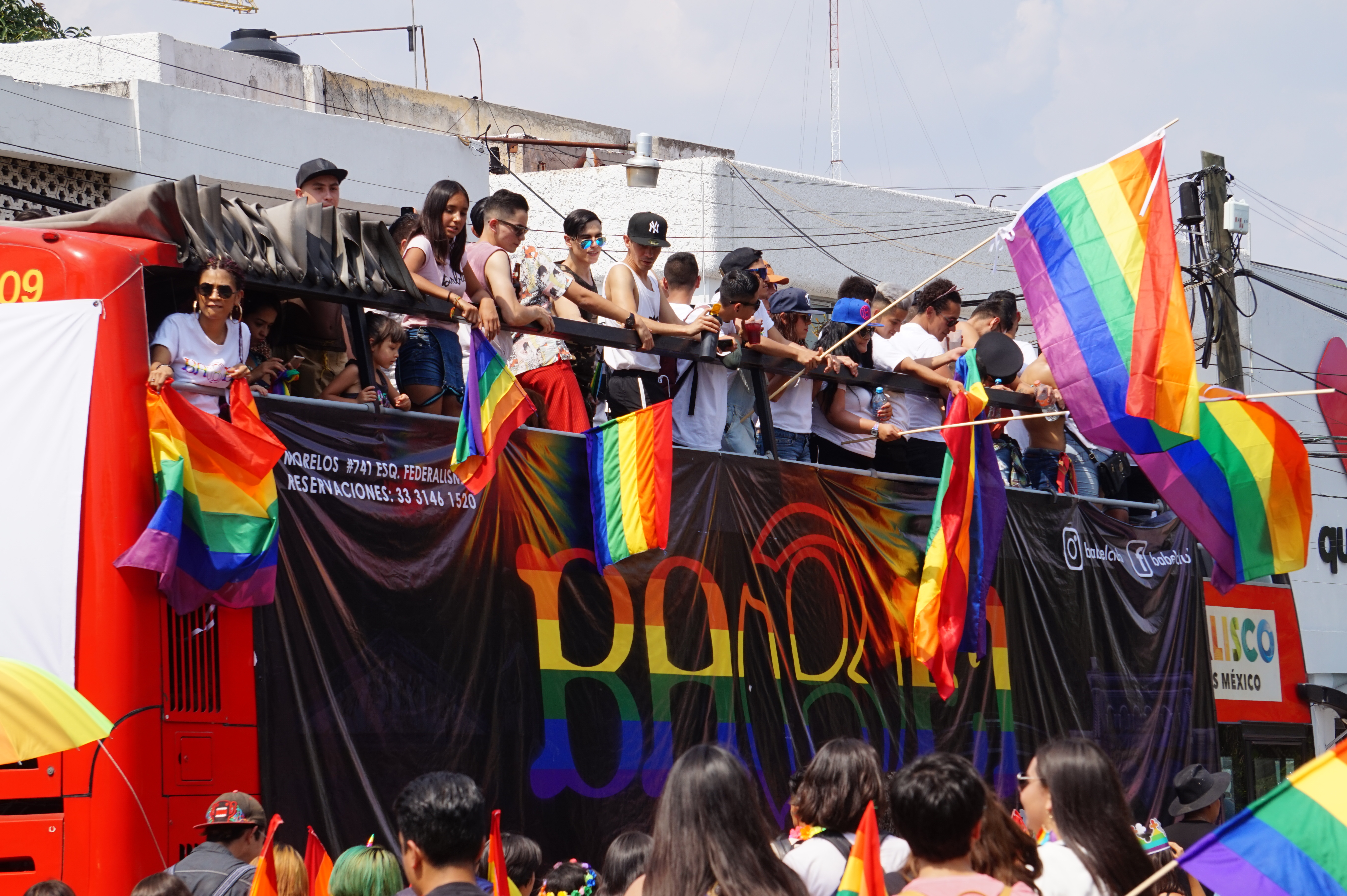 Caperuzo en el desfile del orgullo LGBT en Guadalajara.