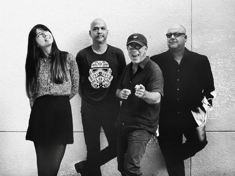 “On Graveyard Hill” lo nuevo de Pixies.