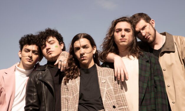 Efelante, presenta su álbum debut “Acuarelas”.