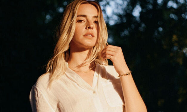 Katelyn Tarver, comparte “Hurt Like That” y estrena su primer album Subject To Change.