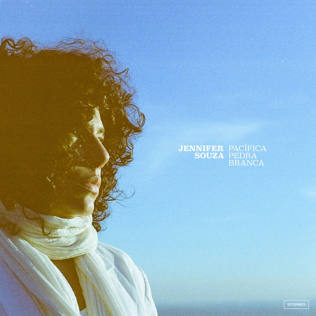 Jennifer Souza presenta su álbum «Pacífica Pedra Branca»