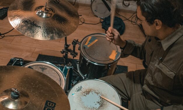 Coloso, debuta con una live session llena de ímpetu y alta sonoridad.