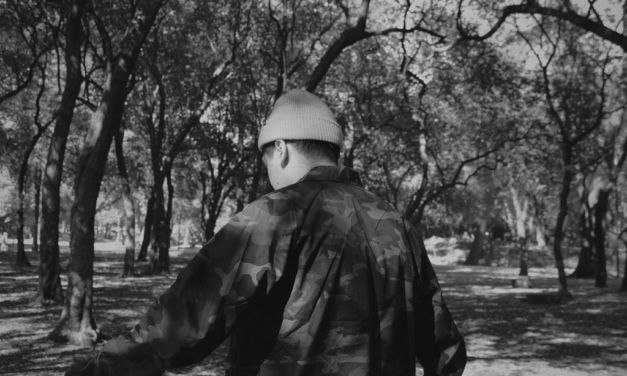 Explora los caminos de la nostalgia con little big child