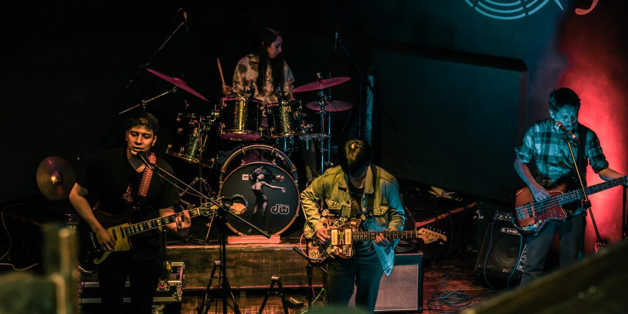 Una cripta en rock desde Perú: Alexander Goché presenta ‘Marineras’