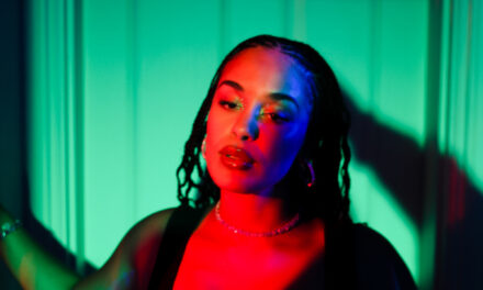 Jorja Smith Combina Fuerzas: «Little Things» Encuentra un Nuevo Ritmo con el Remix de GIPSY WOMAN