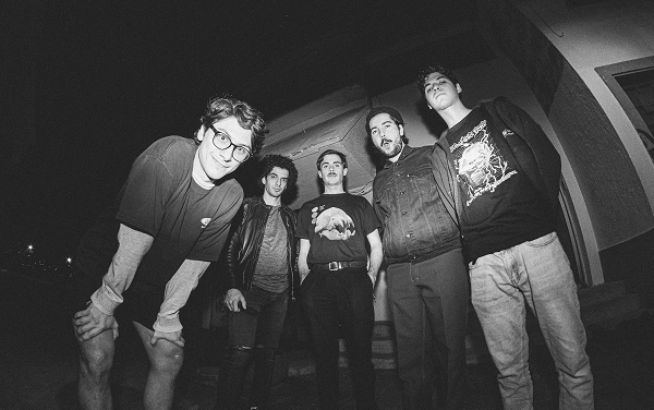 Combustión Interna» de Timoti La Moto Casco: Un EP Cargado de Fuerza y Experimentación Sonora.