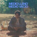 MÉRIDA estrena su nuevo tema “Medio Lleno: medio vacío”