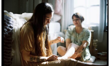 Karen Franjola & Camila Bañados: nos presentan su colaboración “Andai’ buscando la pena”