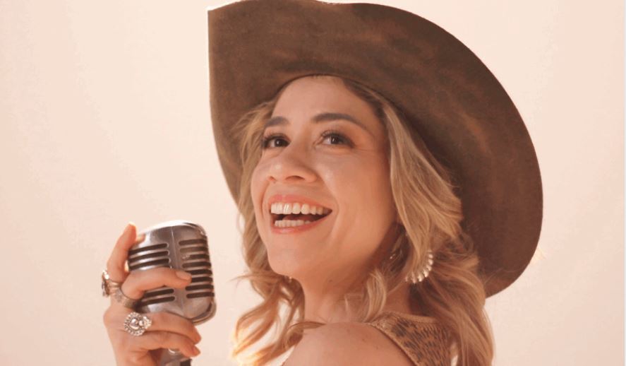 Zofi Zaro presenta “Todo el Amor” con su inigualabe estilo de mexipop