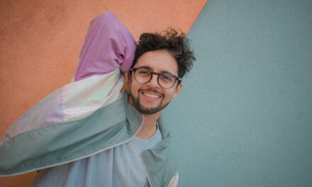 s sam presenta “qué te ha pasado”, una canción que transforma la confusión en conversación