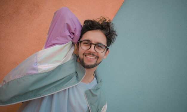 s sam presenta “qué te ha pasado”, una canción que transforma la confusión en conversación