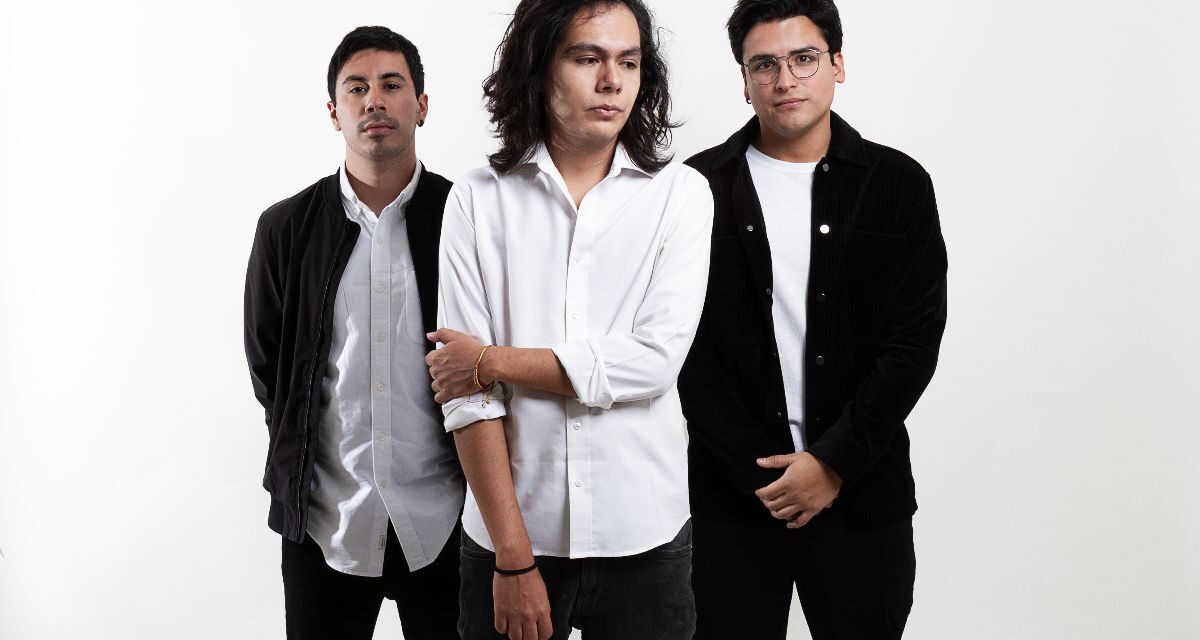 Vino el Viernes y la contradicción necesaria de crecer en “Demasiado Tarde”