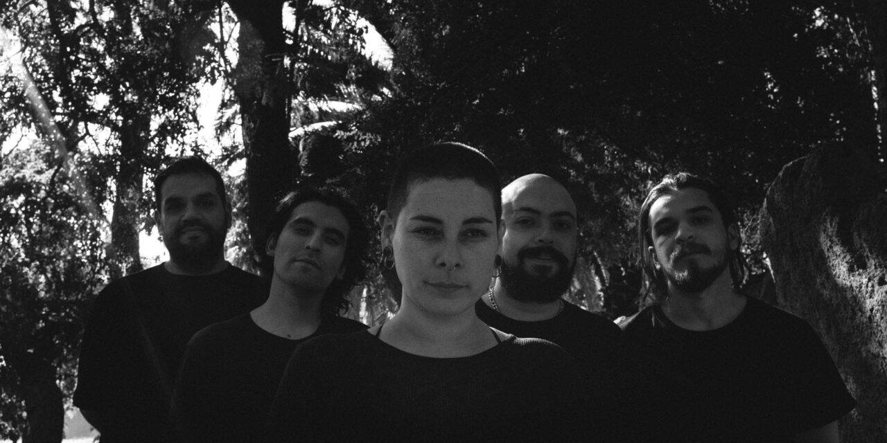 Josefina Espejo & Lxs Mirrors sumergen su sonido en aguas más oscuras con su nuevo sencillo