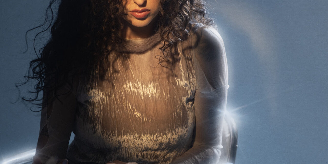 PUPA ESTRENA SU ÁLBUM “HOLA DESDE LEJOS”, UN VIAJE A LA VULNERABILIDAD Y TRANSFORMACIÓN