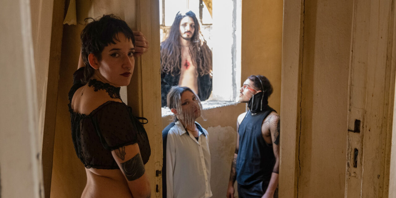 Conectar con la vulnerabilidad: Vestya presenta Piedra o Seda