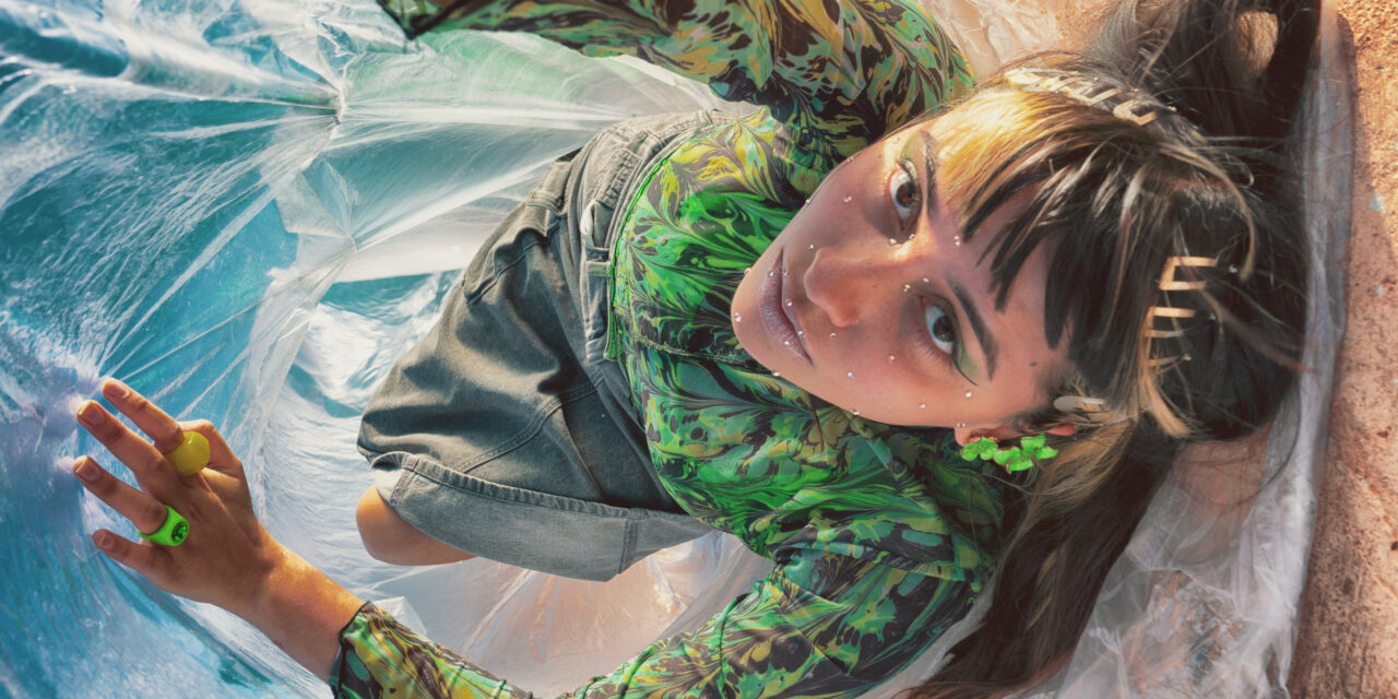 Pavla Flores anticipa su nuevo EP con “Isla Pájaro”, un presagio hecho canción