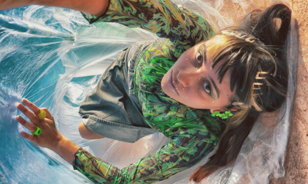 Pavla Flores anticipa su nuevo EP con “Isla Pájaro”, un presagio hecho canción