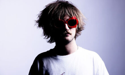 Julian maas: entre el ruido y la melancolía, “Cherry” marca un nuevo pulso en el indie-sleaze