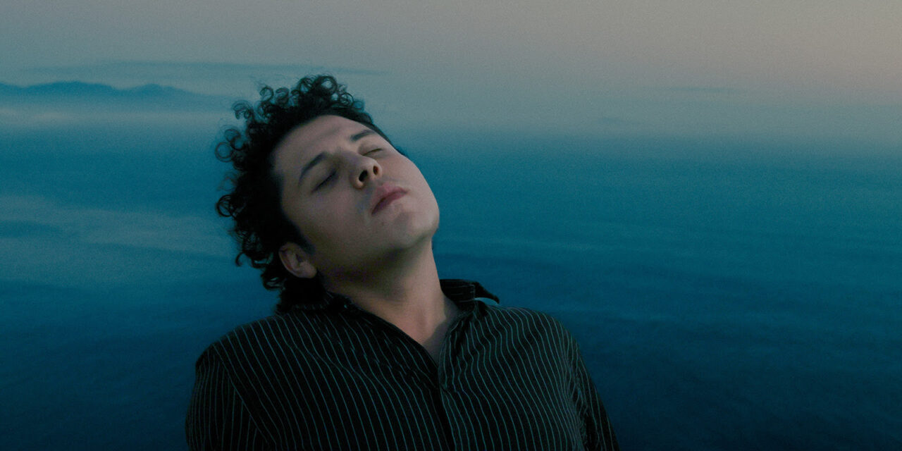 BATOPILAS — “Todo se ve tan lejos”: un viaje entre la nostalgia y el deseo de ir más allá