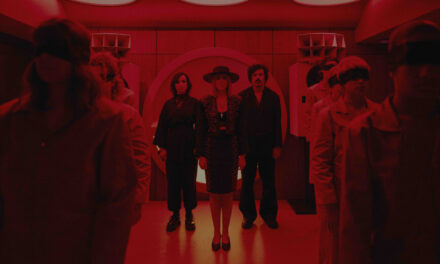 Ladytron despierta el éxtasis electrónico con “I Believe in You” y “I See Red”