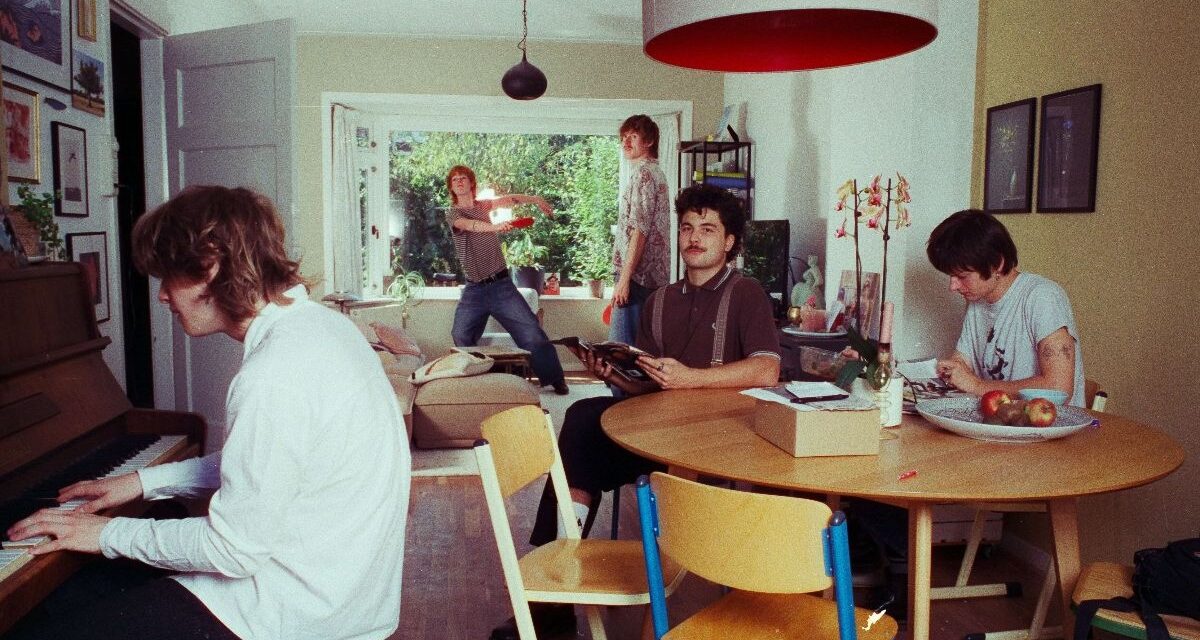 Fit: el quinteto de indie rock neerlandés lanza «Little Something»