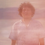 BATOPILAS enciende el pulso nocturno con “Luces Rojas”, tercer adelanto de su próximo disco Crema del Sueño