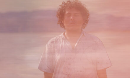 BATOPILAS enciende el pulso nocturno con “Luces Rojas”, tercer adelanto de su próximo disco Crema del Sueño