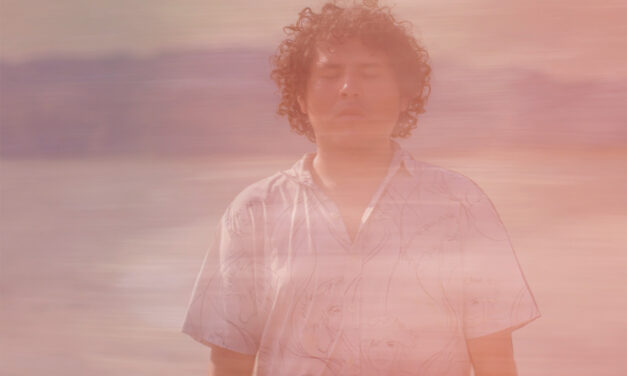 BATOPILAS enciende el pulso nocturno con “Luces Rojas”, tercer adelanto de su próximo disco Crema del Sueño