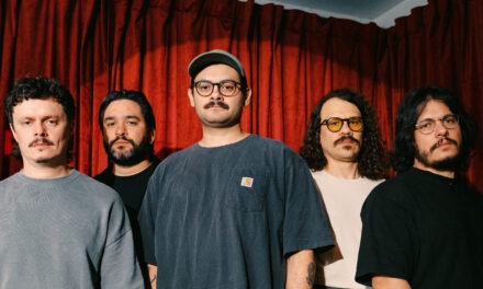 Adiós Cometa habita dos mundos en Una Vida En Otra Parte